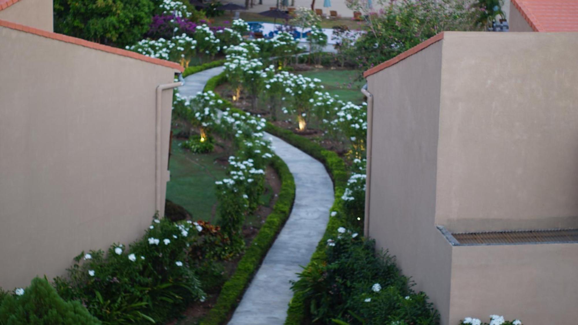 לבואן באג'ו Luwansa Beach Hotel מראה חיצוני תמונה