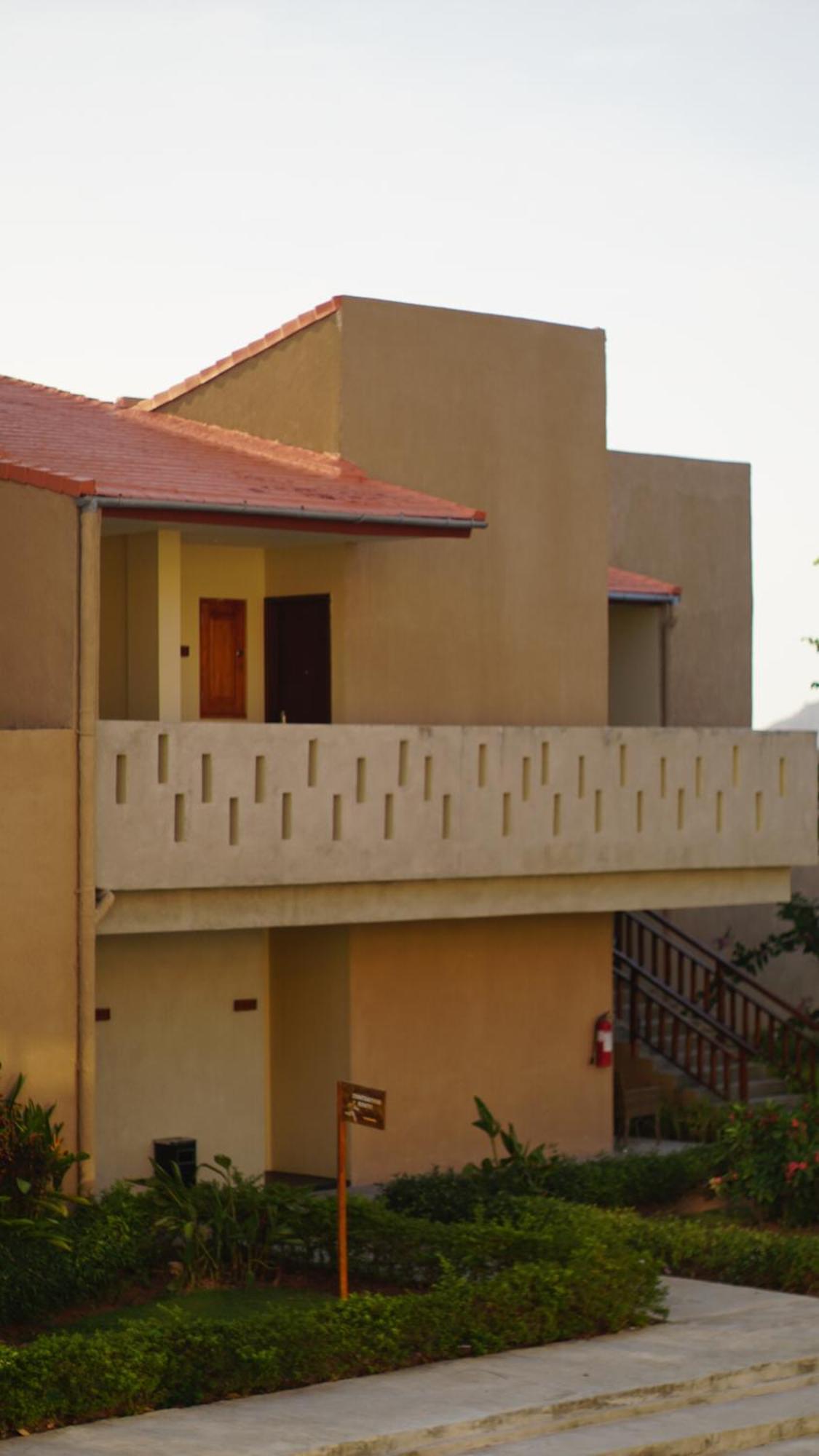 לבואן באג'ו Luwansa Beach Hotel מראה חיצוני תמונה