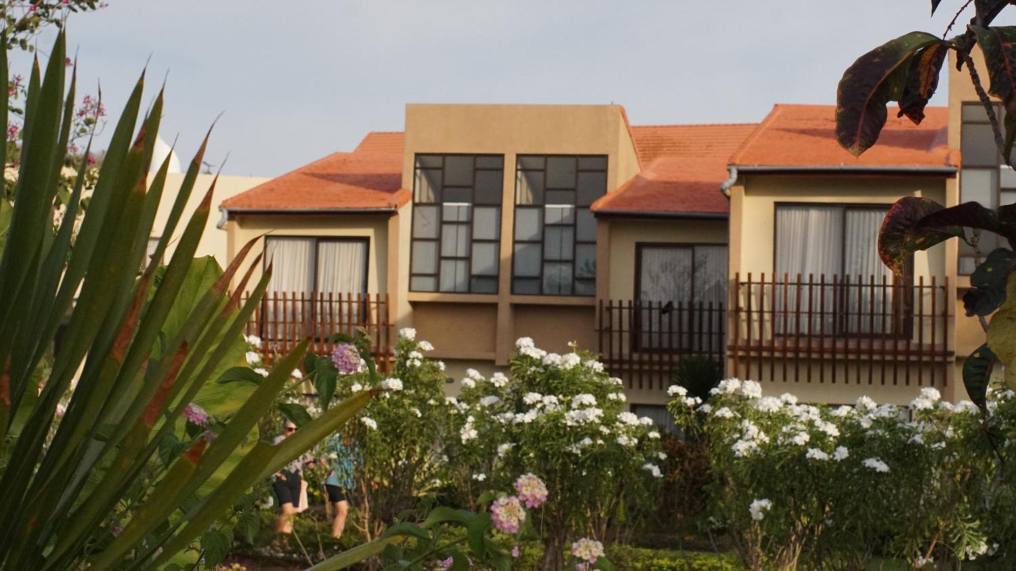 לבואן באג'ו Luwansa Beach Hotel מראה חיצוני תמונה