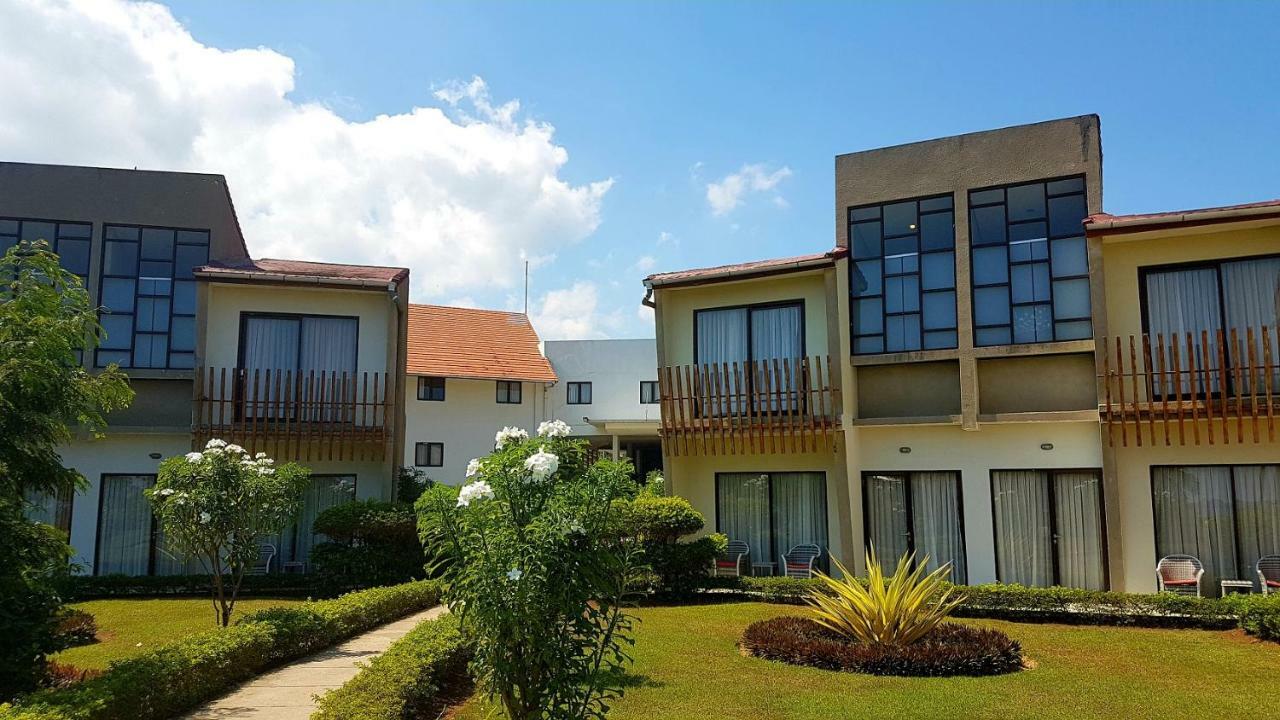לבואן באג'ו Luwansa Beach Hotel מראה חיצוני תמונה